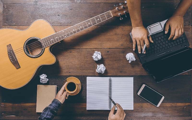 Tự học guitar tại nhà online